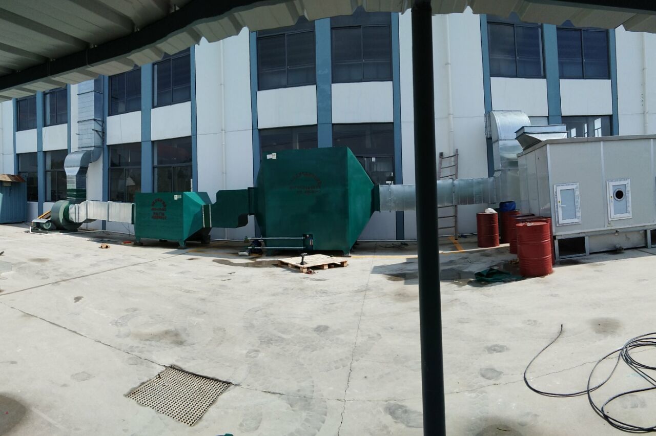 废旧塑料造粒乐动（中国）厂家价格地址=再生塑料加工厂烟气治理设备多少钱一套=废旧编织袋、废旧薄膜颗粒机废气、烟雾净化吸附处理设备哪里生产安装